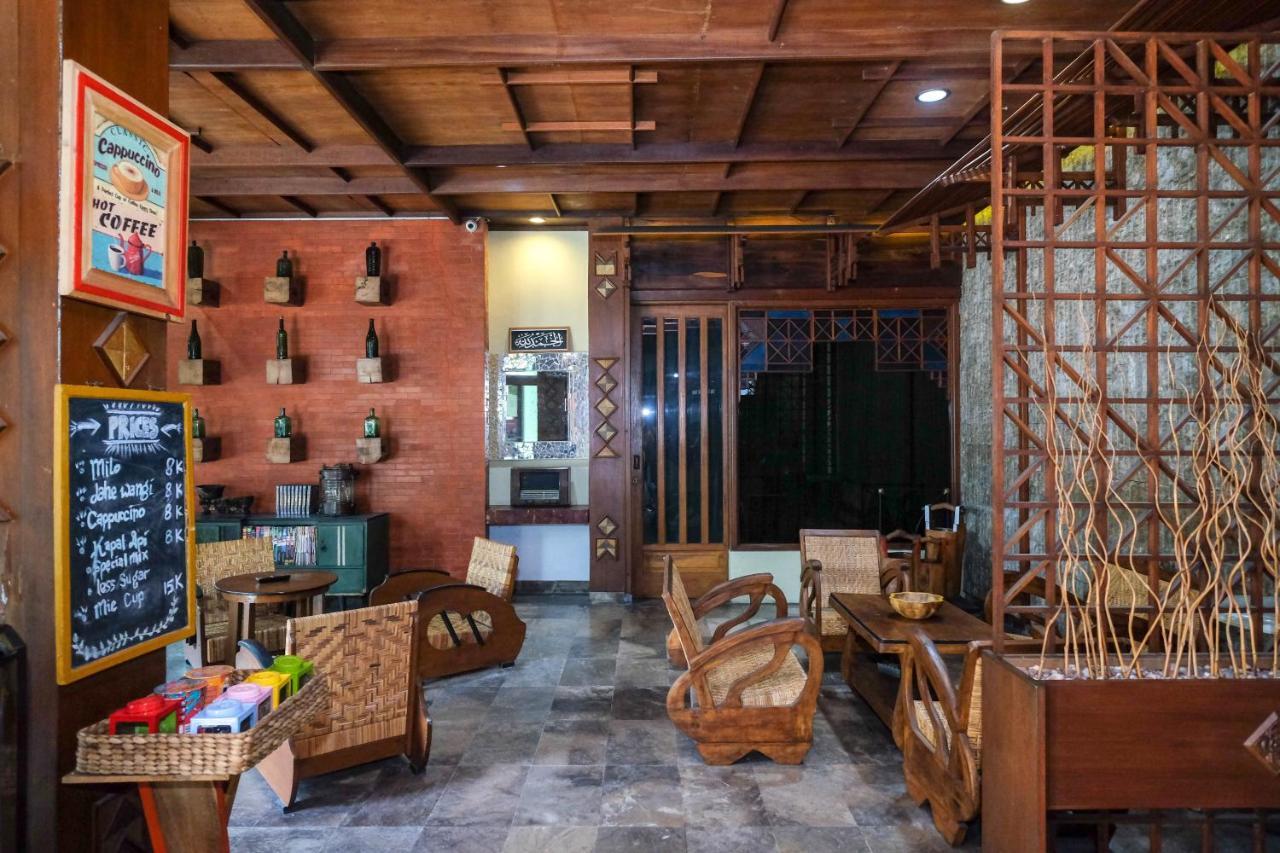Urbanview Hotel Syariah Wisnugraha By Reddoorz Yogyakarta Exterior photo
