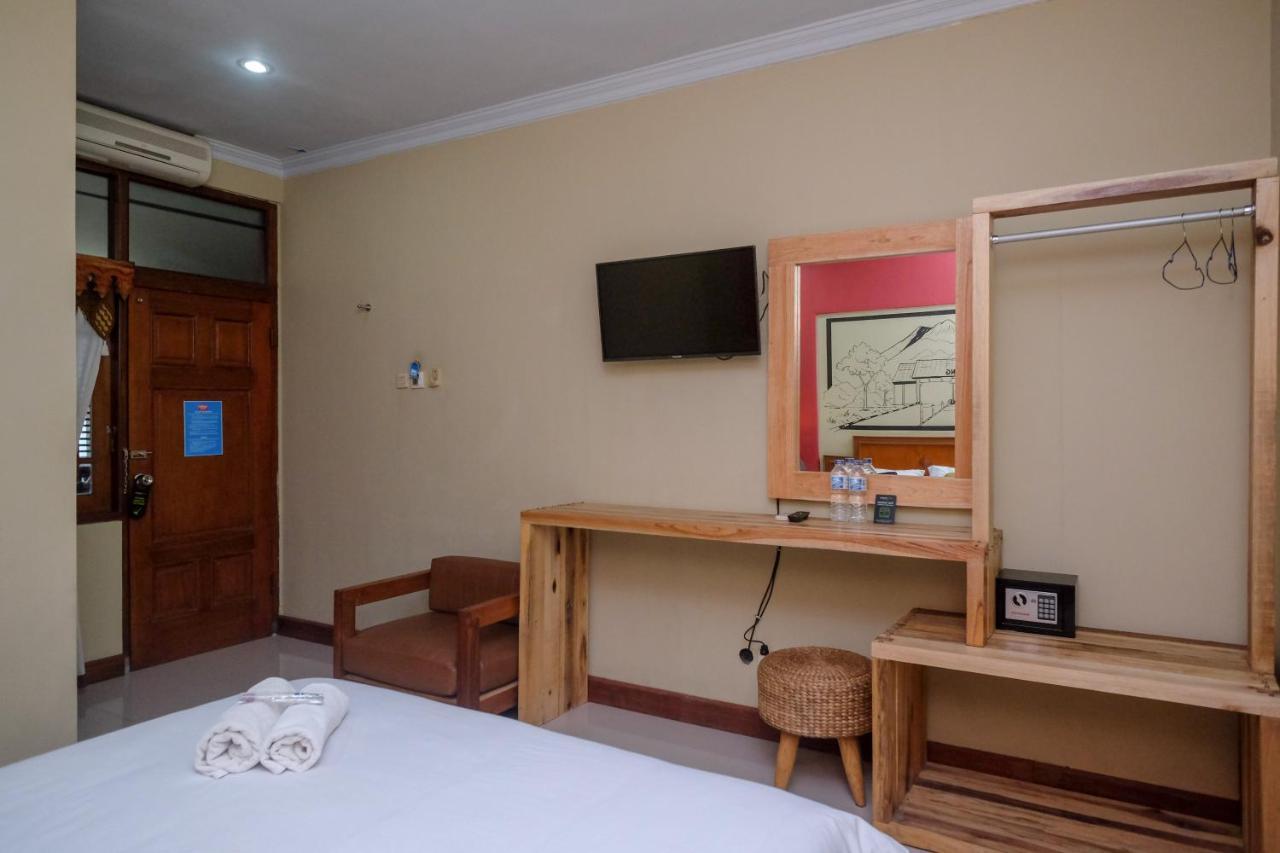 Urbanview Hotel Syariah Wisnugraha By Reddoorz Yogyakarta Exterior photo