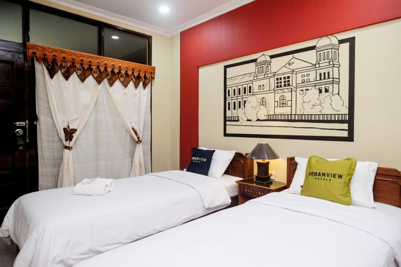 Urbanview Hotel Syariah Wisnugraha By Reddoorz Yogyakarta Exterior photo
