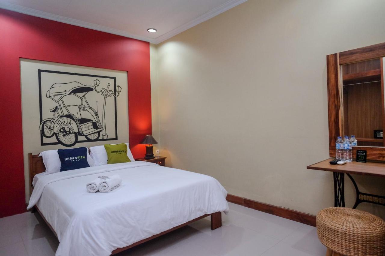 Urbanview Hotel Syariah Wisnugraha By Reddoorz Yogyakarta Exterior photo